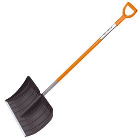 Лопата-скрепер для уборки снега  Fiskars облегченная фото от магазина Ps-Market